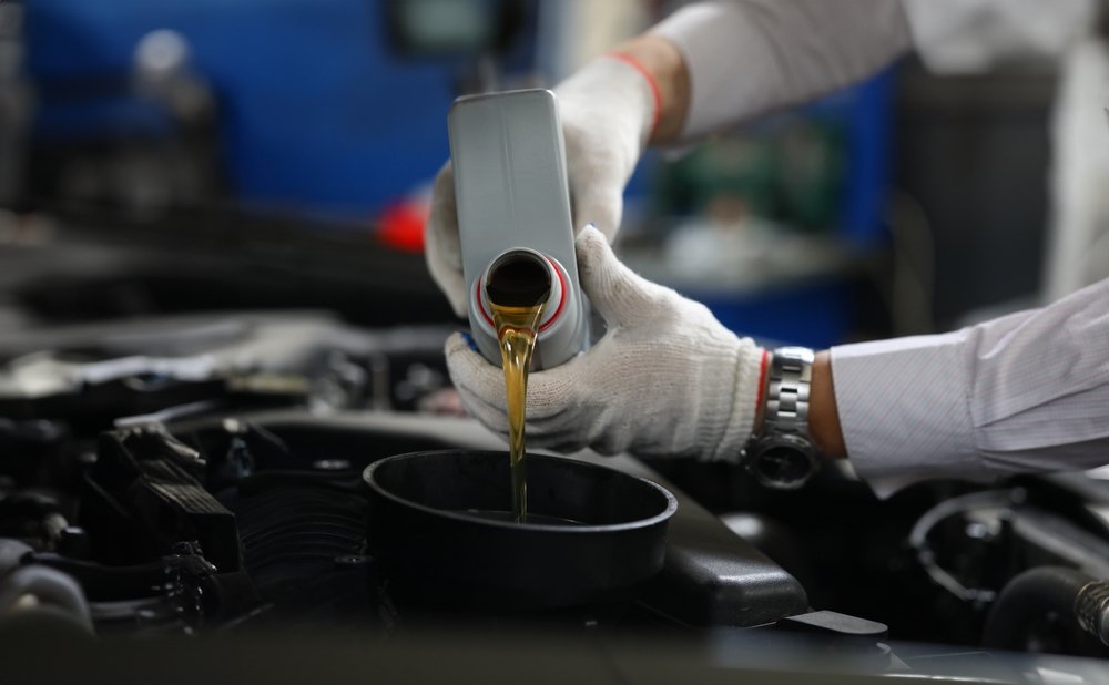Vehicle oil change. Synthetic vs. regular motor oil.